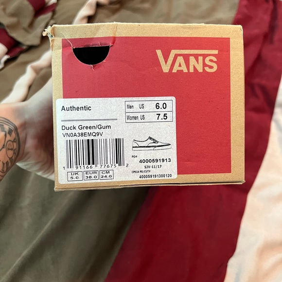 Vans - Picture 4 of 5